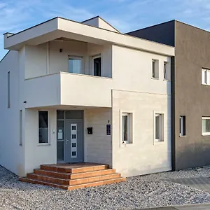 Apartament Peti 